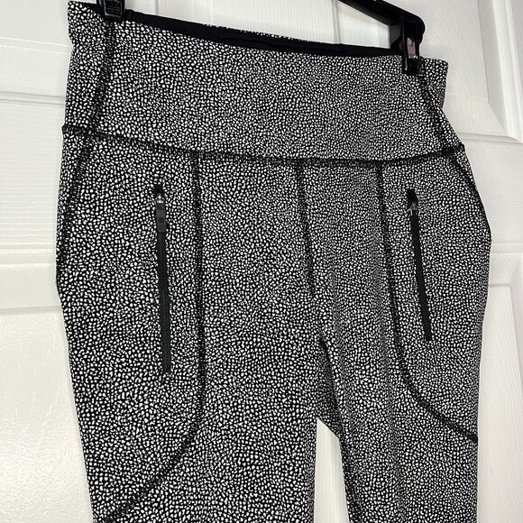 Lululemon Leggings Size 4 Invigorate 7/8 Tight Chakra Print Alpine White Black - Picture 4 of 10